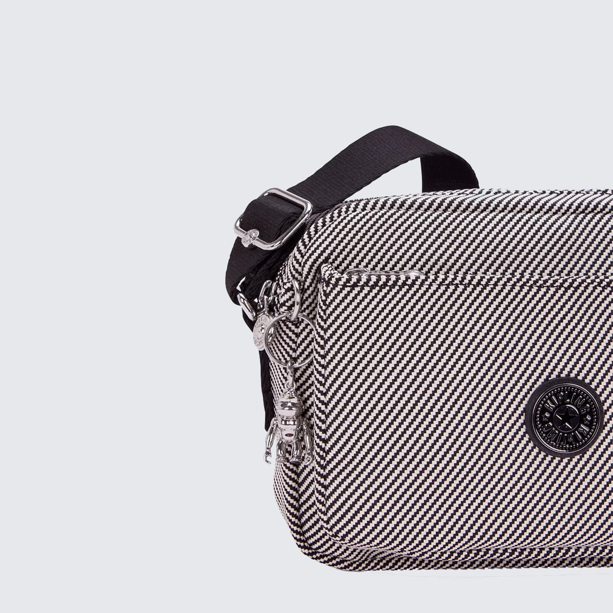 Bolsa Kipling Abanu M Estampado I80244SY Preto/Branco 5