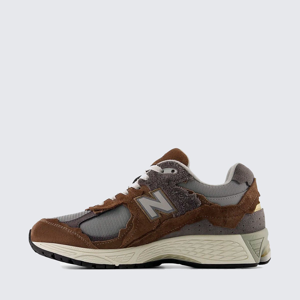 Tênis New Balance 2002 M20024J7 Marrom 2