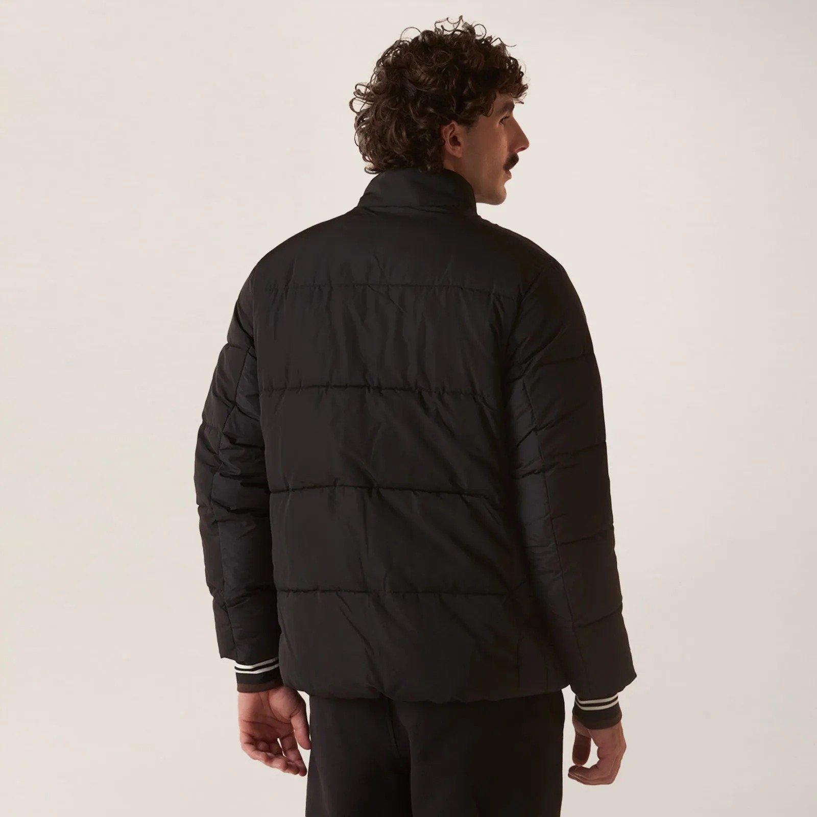JAQUETA FILA UC PUFFER 1298629 PRETO MASCULINO Preto 2