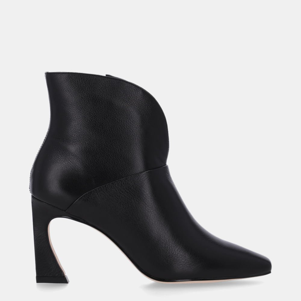 Bota Cano Curto Saara Preto - 81100005