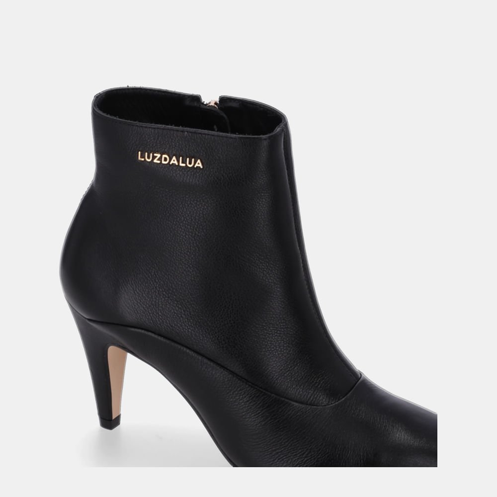 Bota Cano Curto Saara Preto - 81060006 Preto 5