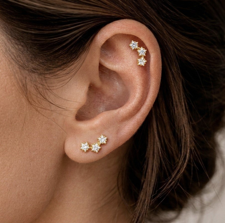 Piercing Labret Cluster Estrelado Rosca Interna Aço Cirúrgico Ouro PVD 6mm 4