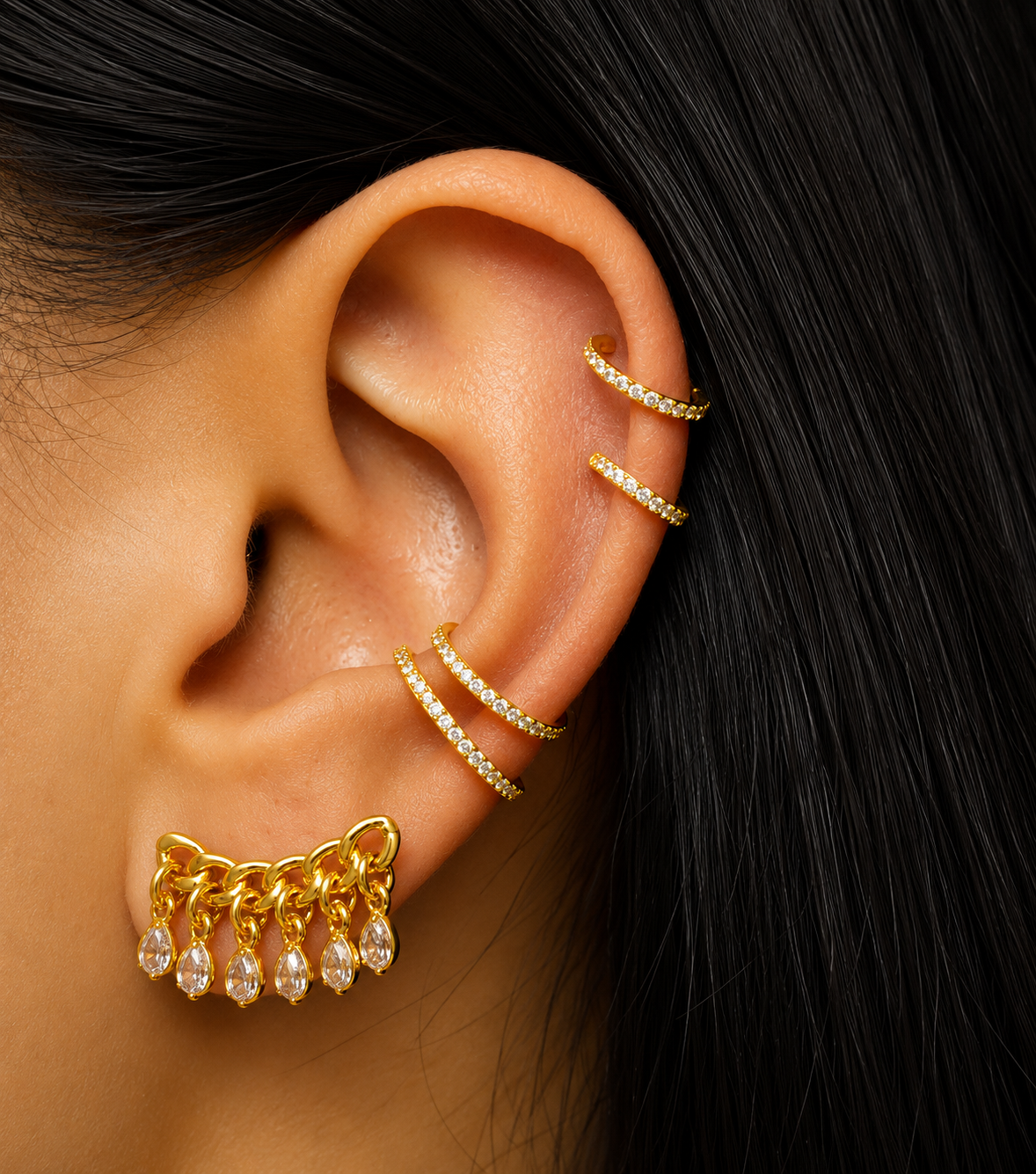Piercing Argola Cravejada em Zircônias - Clicker Segmento - Titânio G23 / Ouro PVD Dourado 2