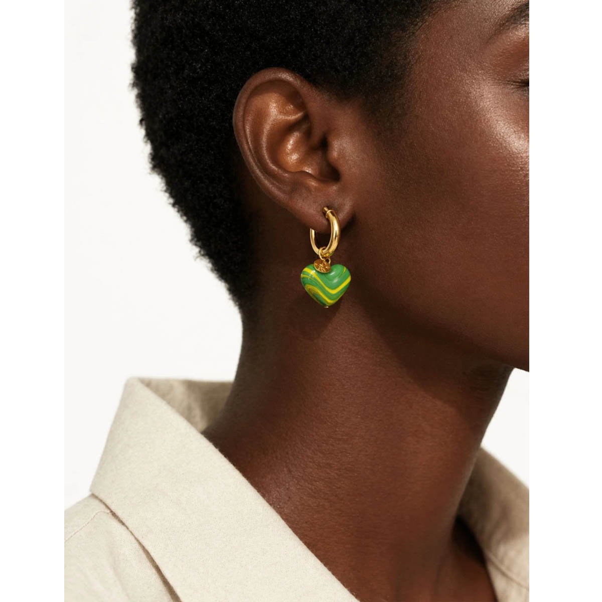 Brinco de Argola Dourado Coração Verde e Amarelo Verde/Amarelo 2
