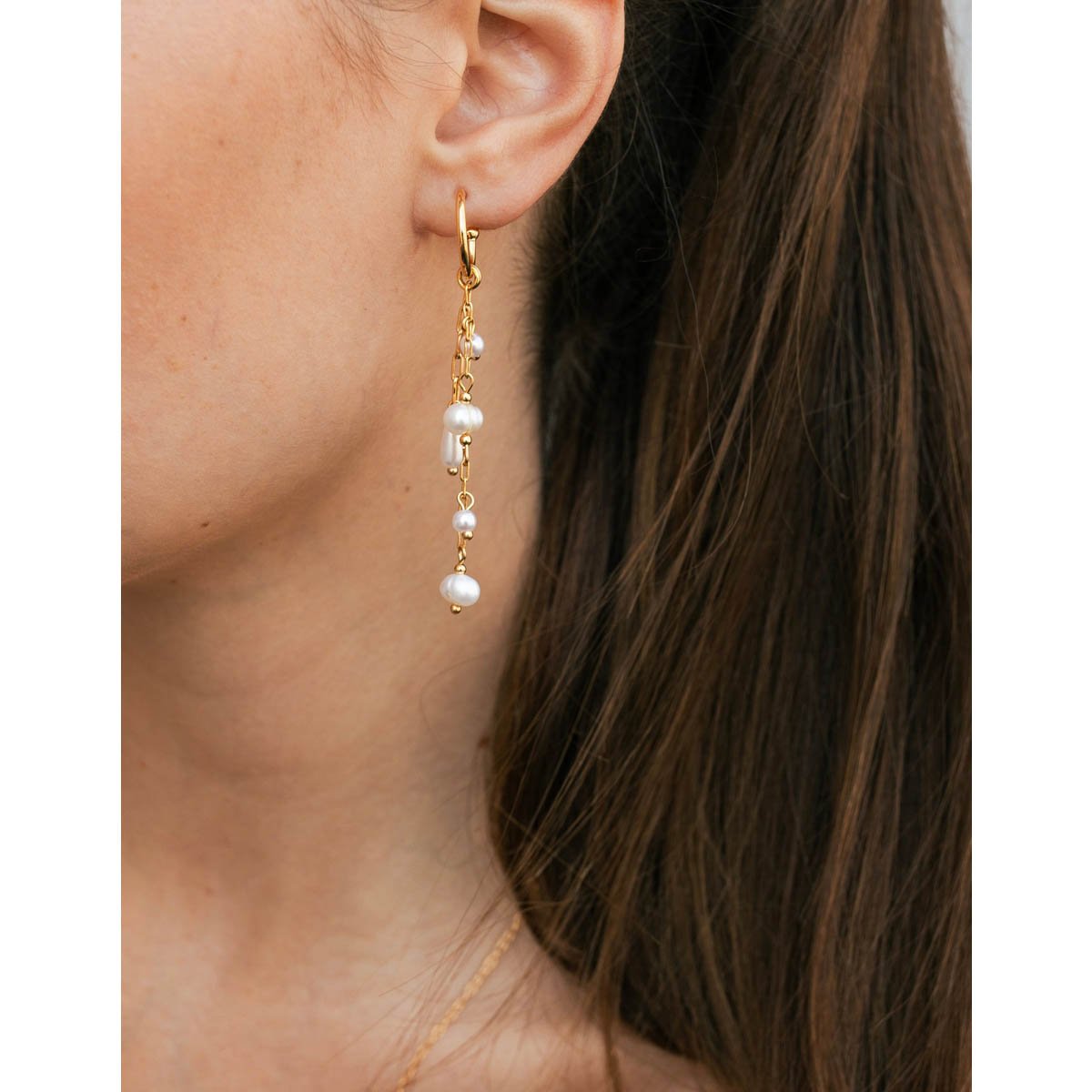 Brinco Essential Pearls Dourado 2