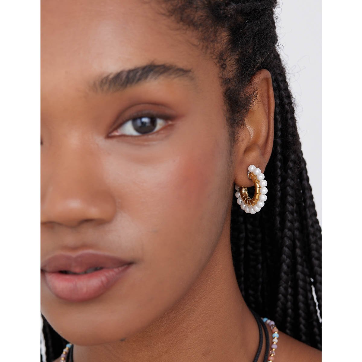 Brinco Only Pearls Argola Pérola Vidro Dourado 2