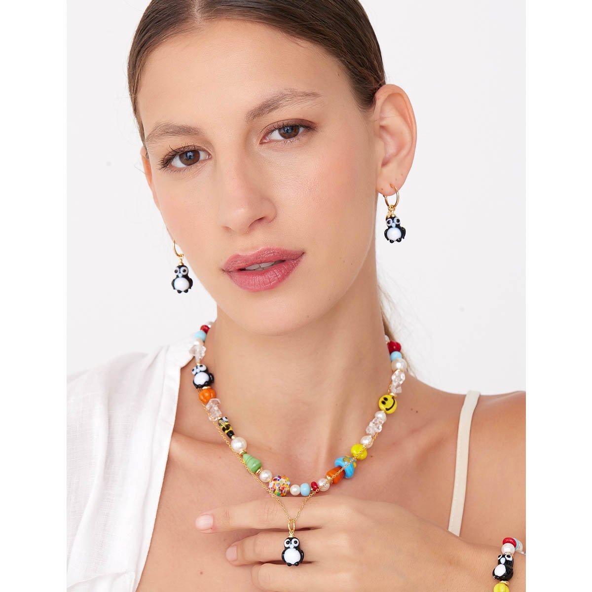 Brinco De Argola Com Pingente Pinguim Dourado 3