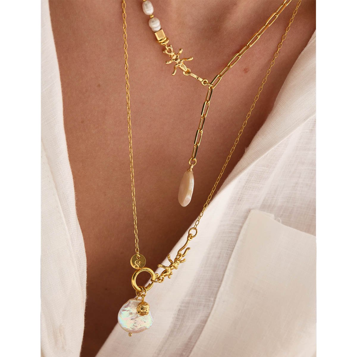 Colar Delicado Elos Pérola Natural - Semijoias Dourado 3