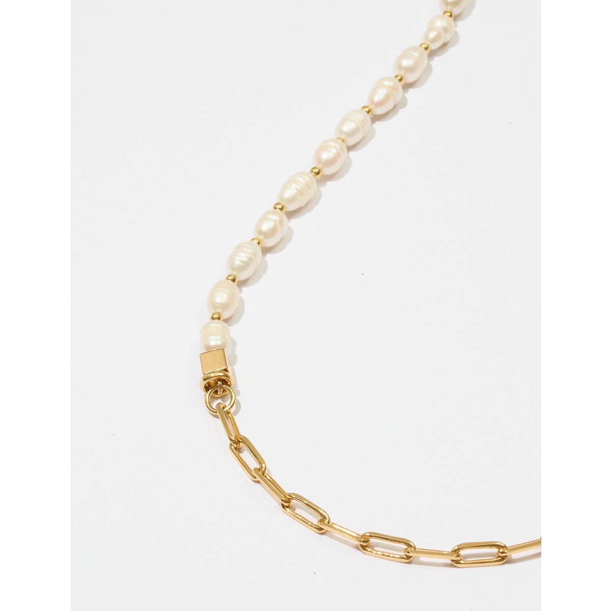 Colar Delicado Elos Pérola Natural - Semijoias Dourado 6