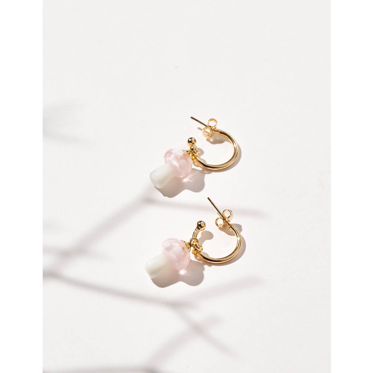 Brinco Argola Cogumelo Rosa Cotton Candy com Banho Dourado Rosa 2