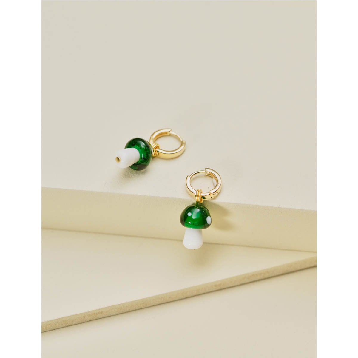 Brinco Cogumelo Verde com Banho Dourado Verde 2