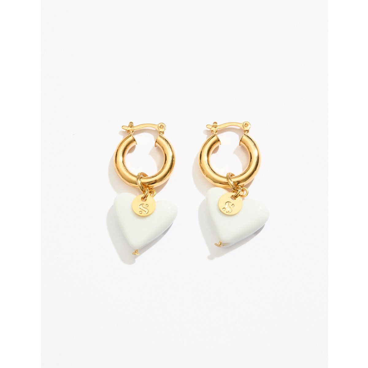 Brinco Coração Branco Maxi com Banho Dourado
