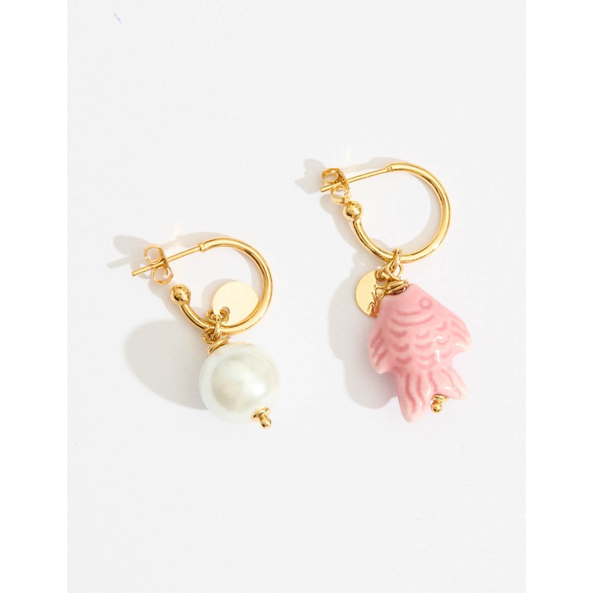 Brinco Peixe Rosa Cerâmica com Banho Dourado Rosa 3