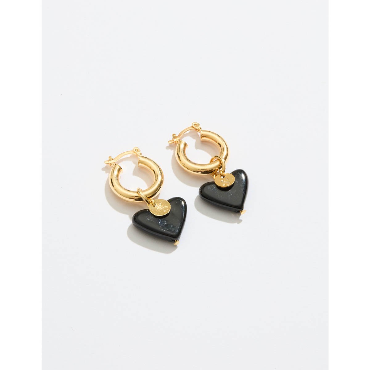 Brinco Coração Preto Maxi com Banho Dourado