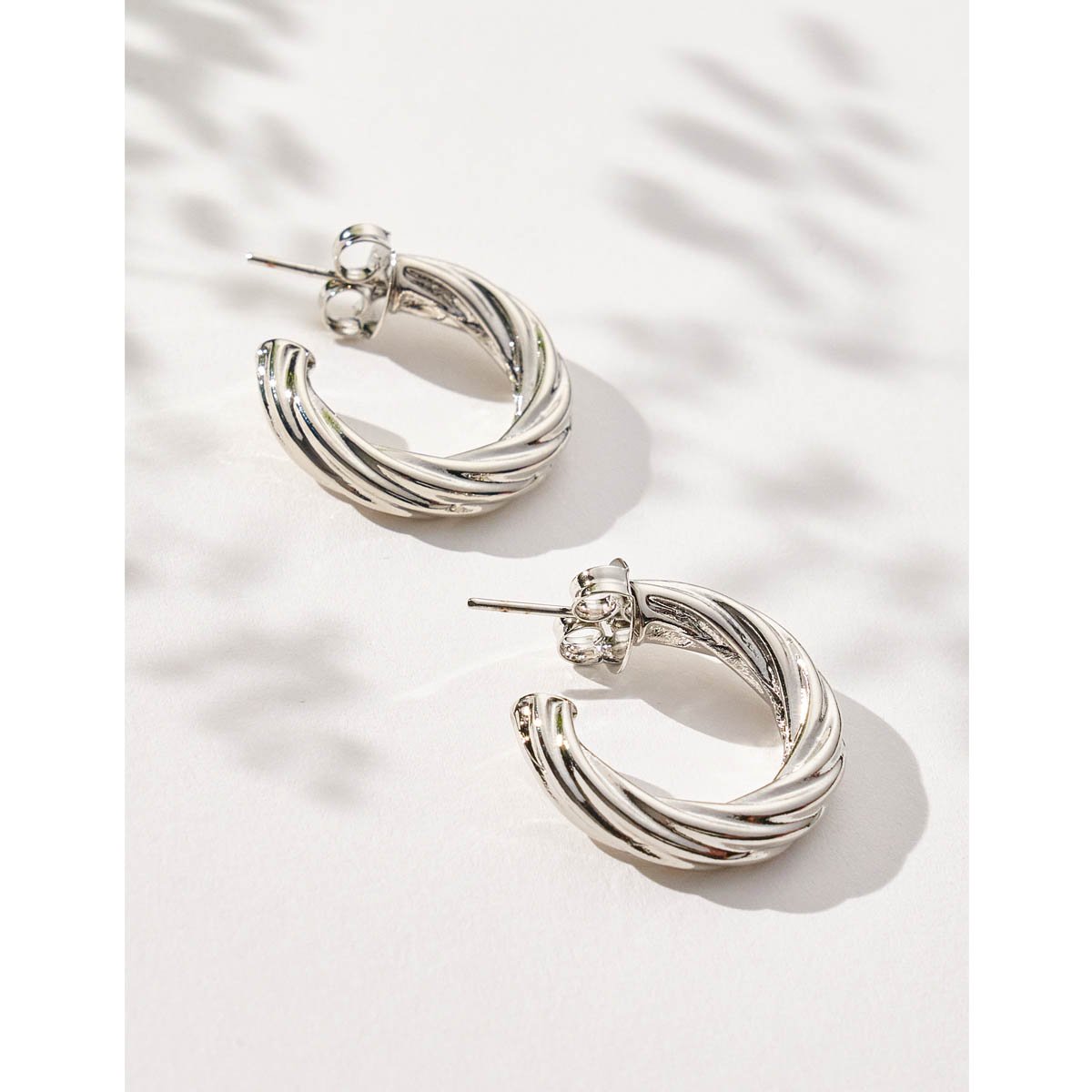 Brinco Argola Torcida Silver Banho de Níquel