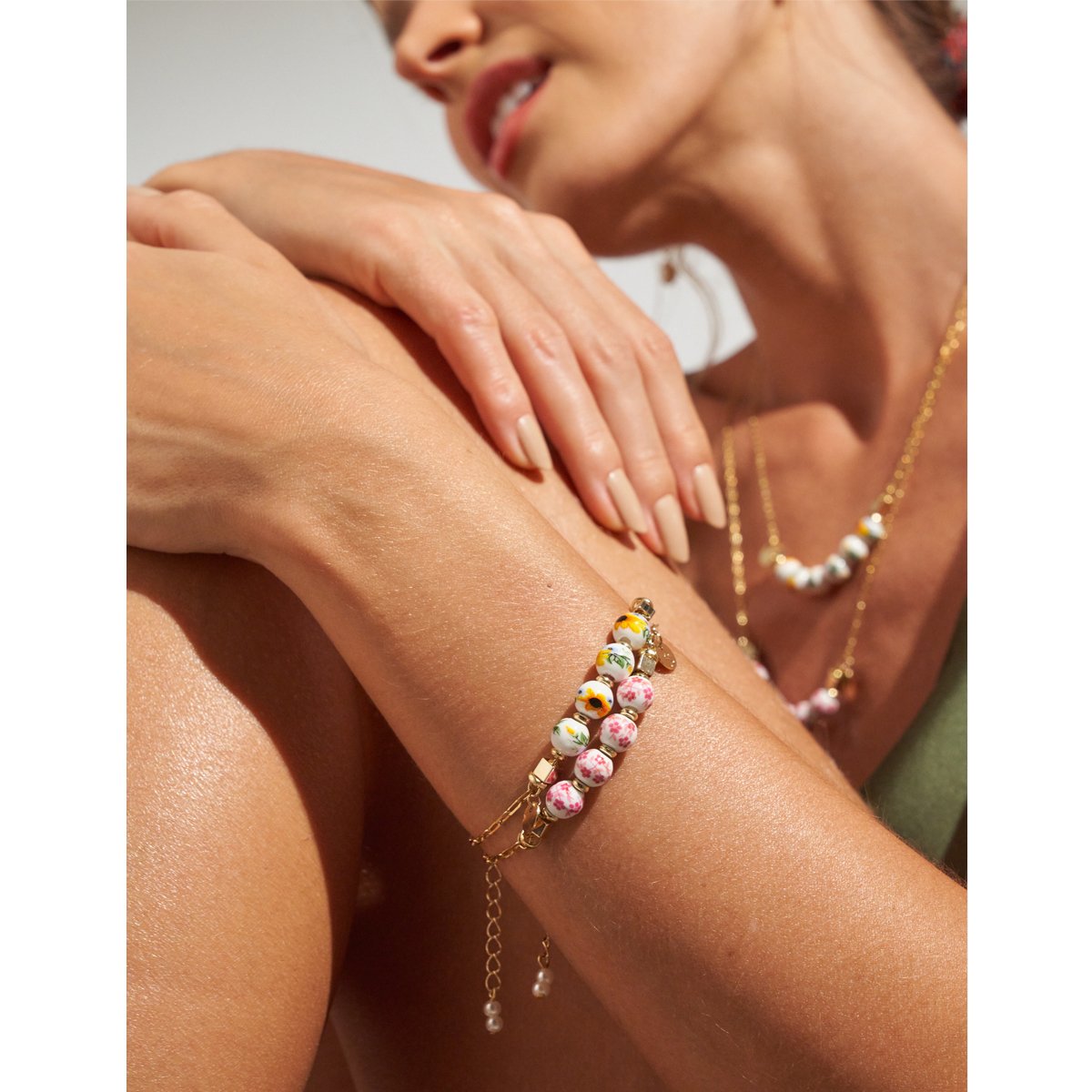 Pulseira Rosas Cerâmica com Banho Dourado Dourado 4