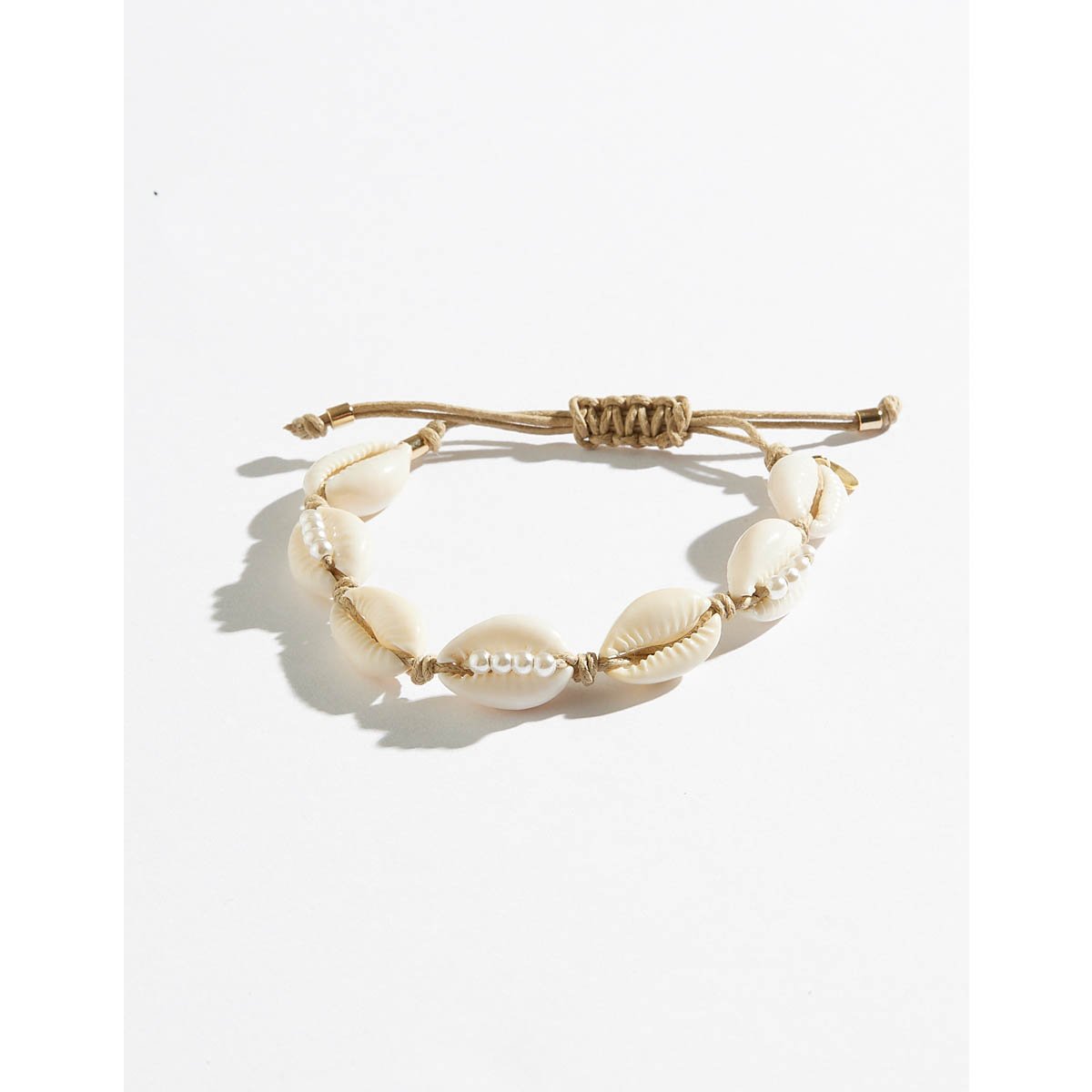 Pulseira Búzios E Pérolas Macramê com Banho Dourado
