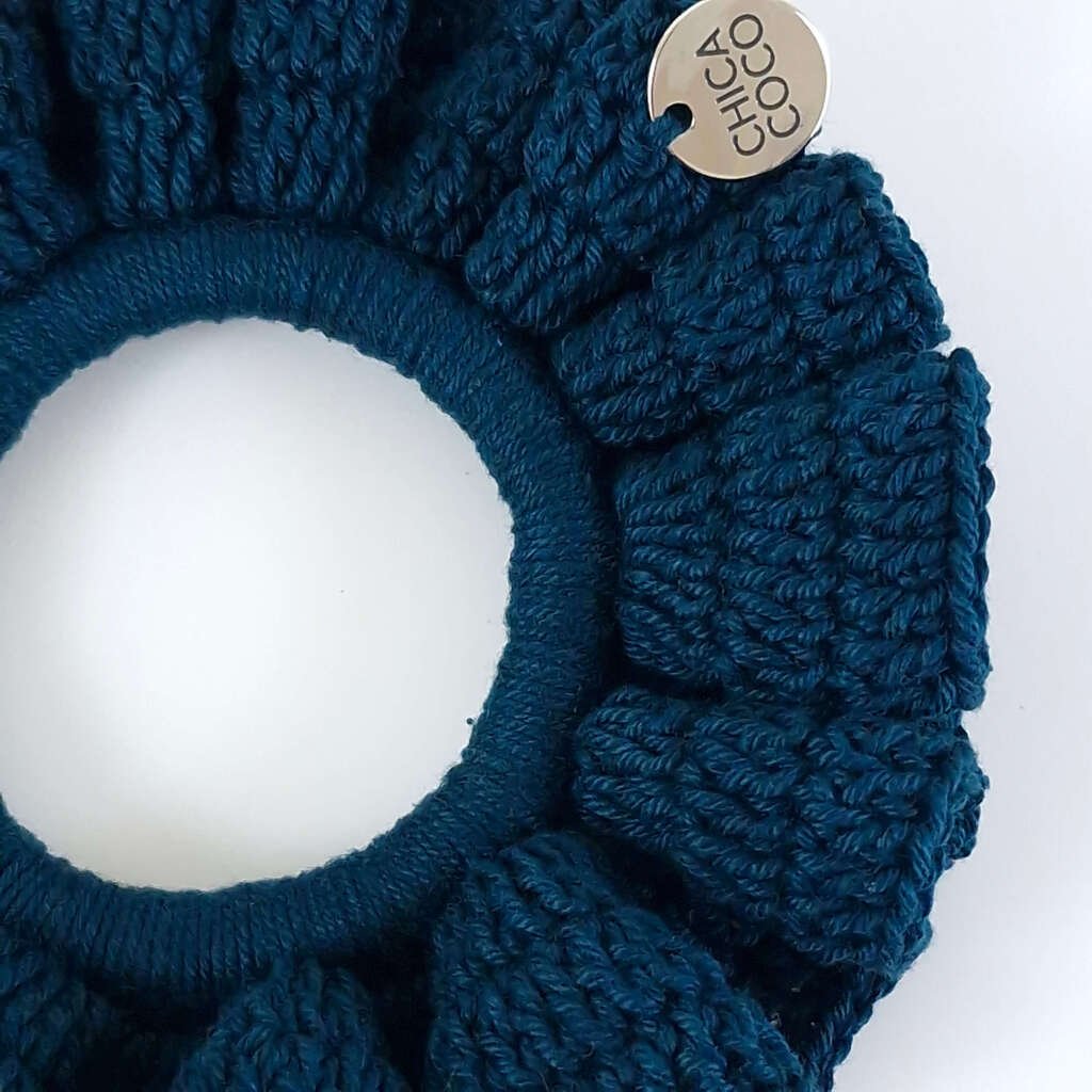 Scrunchie Babado em Crochê Petróleo Azul 2