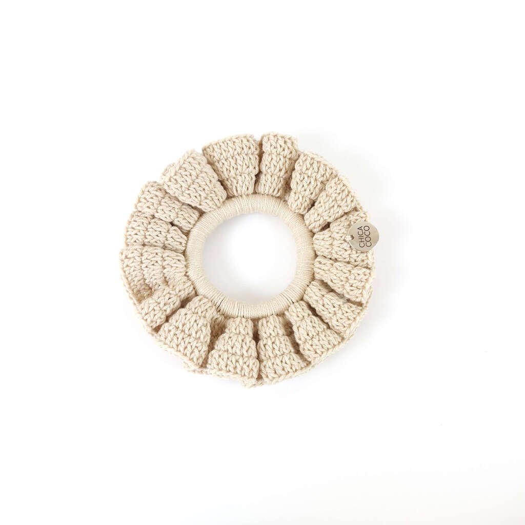 Scrunchie Babado em Crochê Porcelana