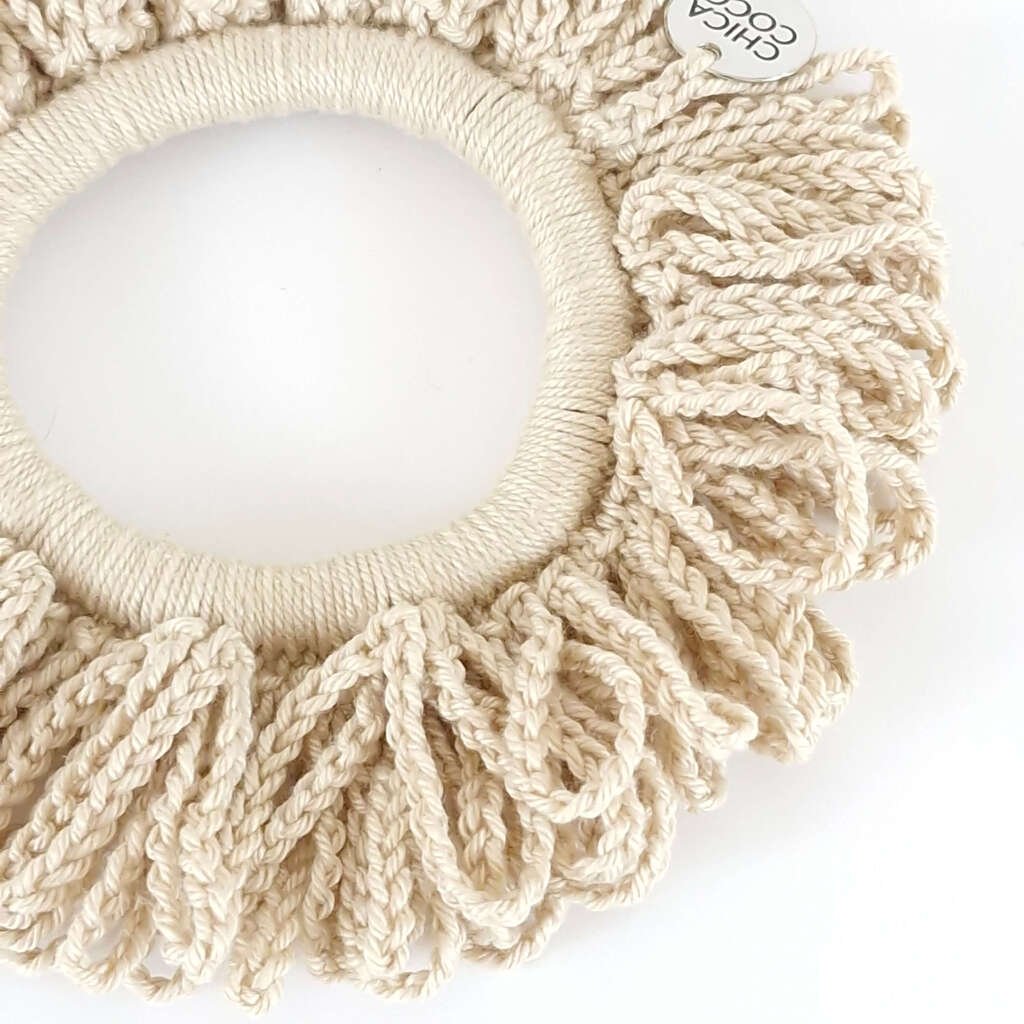 Scrunchie Argola em Crochê Porcelana Bege 2