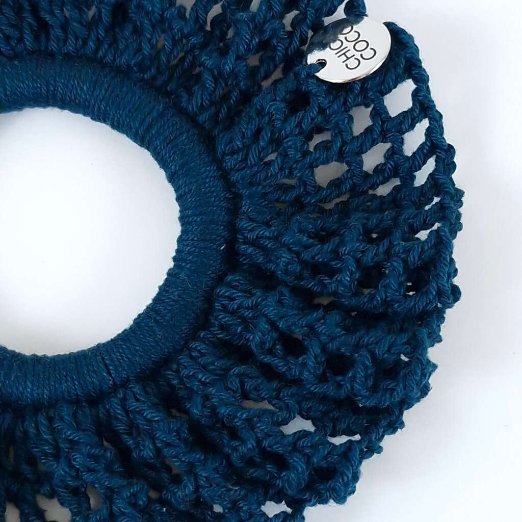 Scrunchie Redinha em Crochê Petróleo Azul 2