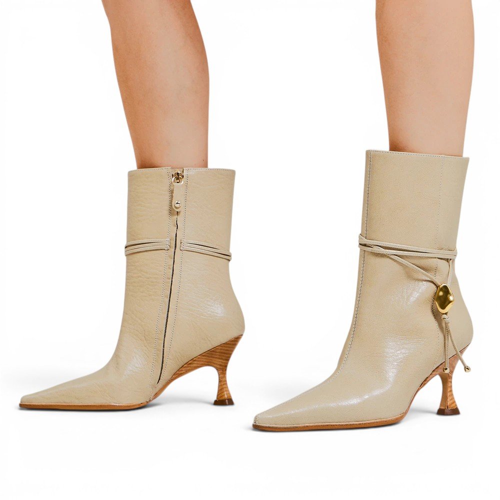 Bota Cecconello Salto Médio Bico Fino Tira Pedra Orgânica Off White 4
