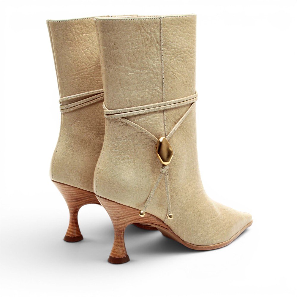 Bota Cecconello Salto Médio Bico Fino Tira Pedra Orgânica Off White 5