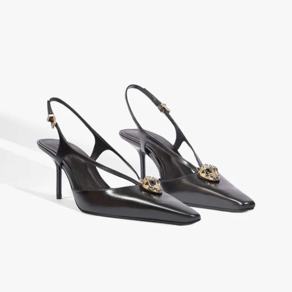 Scarpin Slingback Leoness Adorno Leão Preto 2