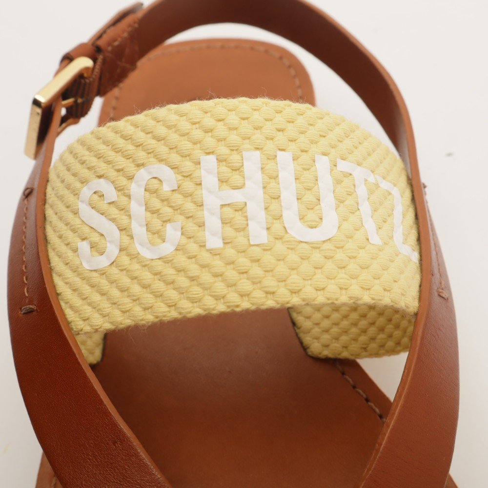 Sandália Flat Schutz Bico Quadrado Pesponto Caramelo 7