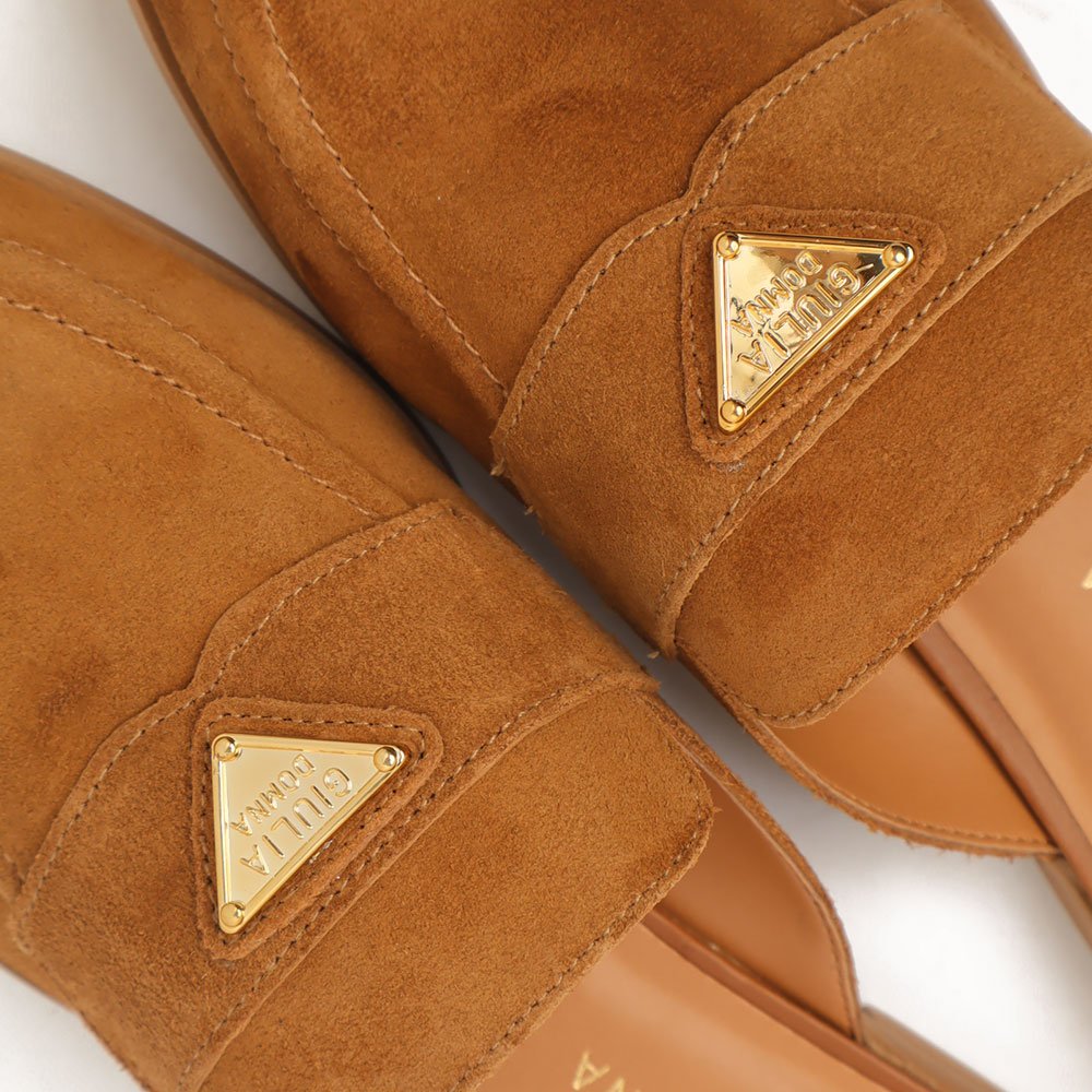 Mule Feminino Giulia Domna Nobuck Logo Caramelo 9