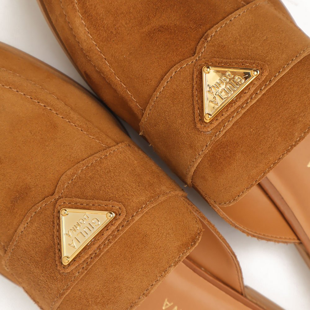 Mule Feminino Giulia Domna Nobuck Logo Caramelo 7