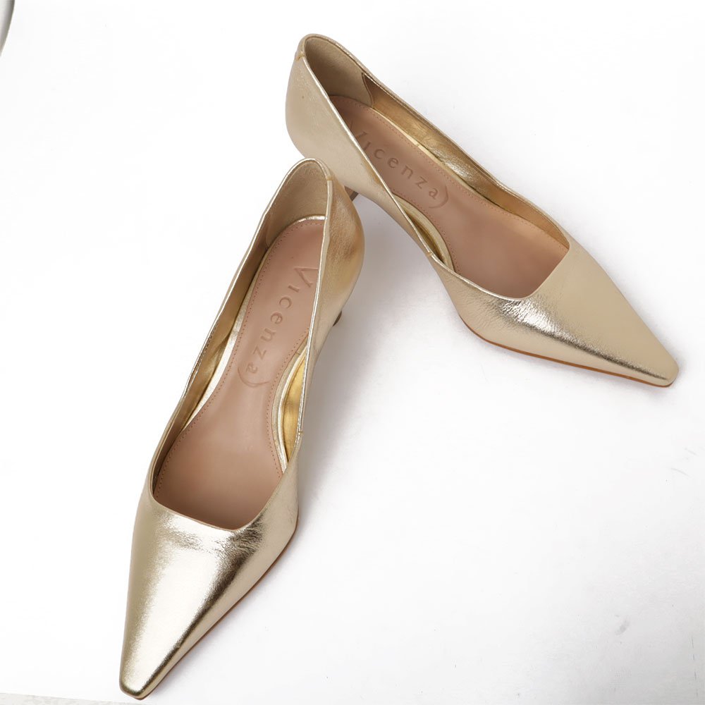 Scarpin Vicenza Salto Médio Alongado Bico Fino Couro Dourado 7