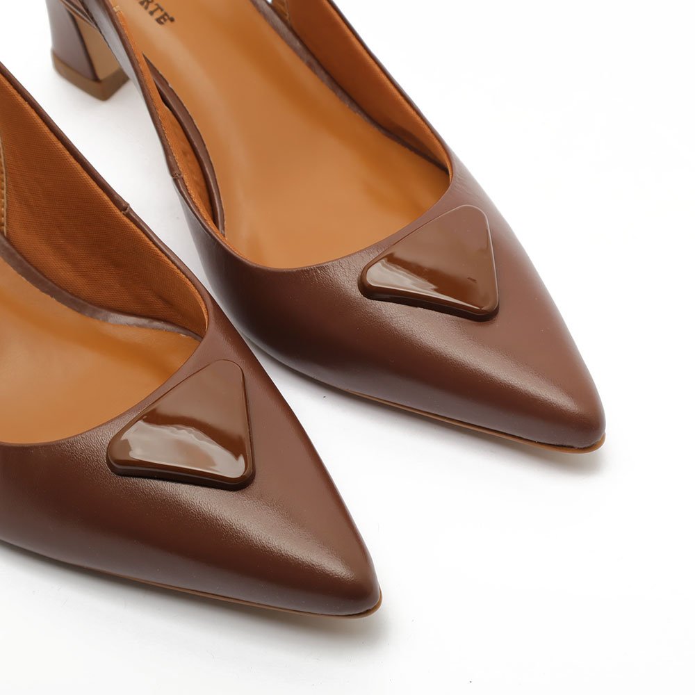 Slingback Sapato Da Corte Couro Salto Médio Detalhe Triângulo Café 7