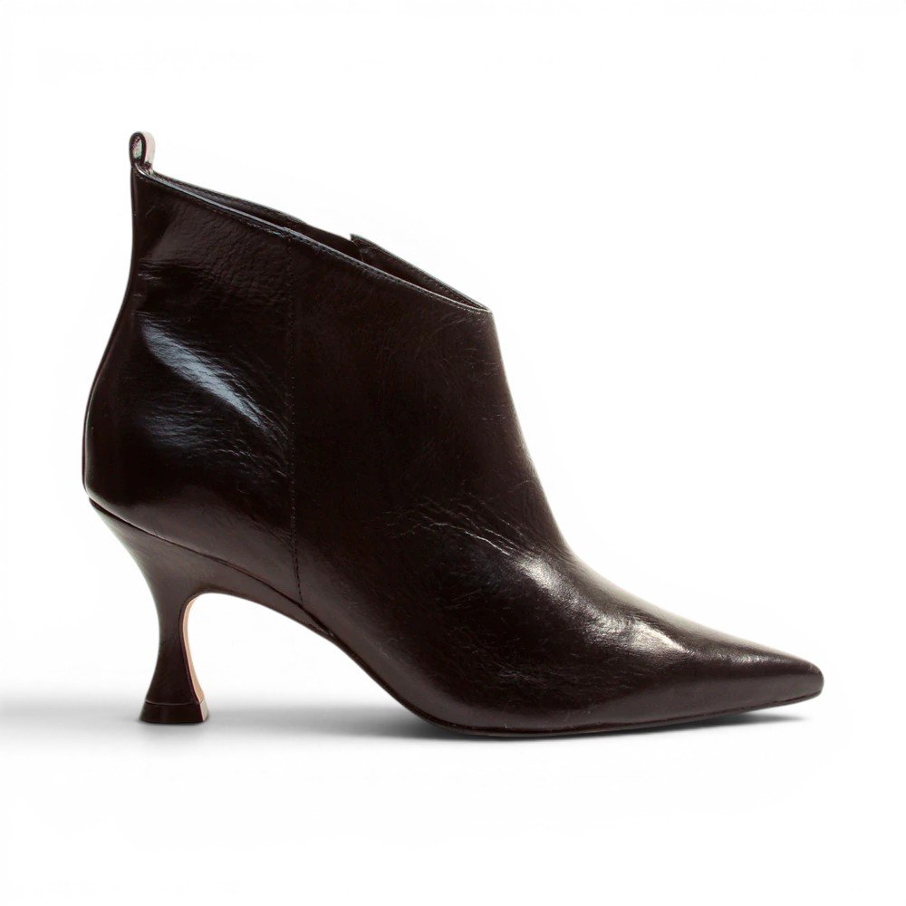 Bota Feminina Cecconello Cano Curto Assimétrico Salto Médio Couro -Produto 10