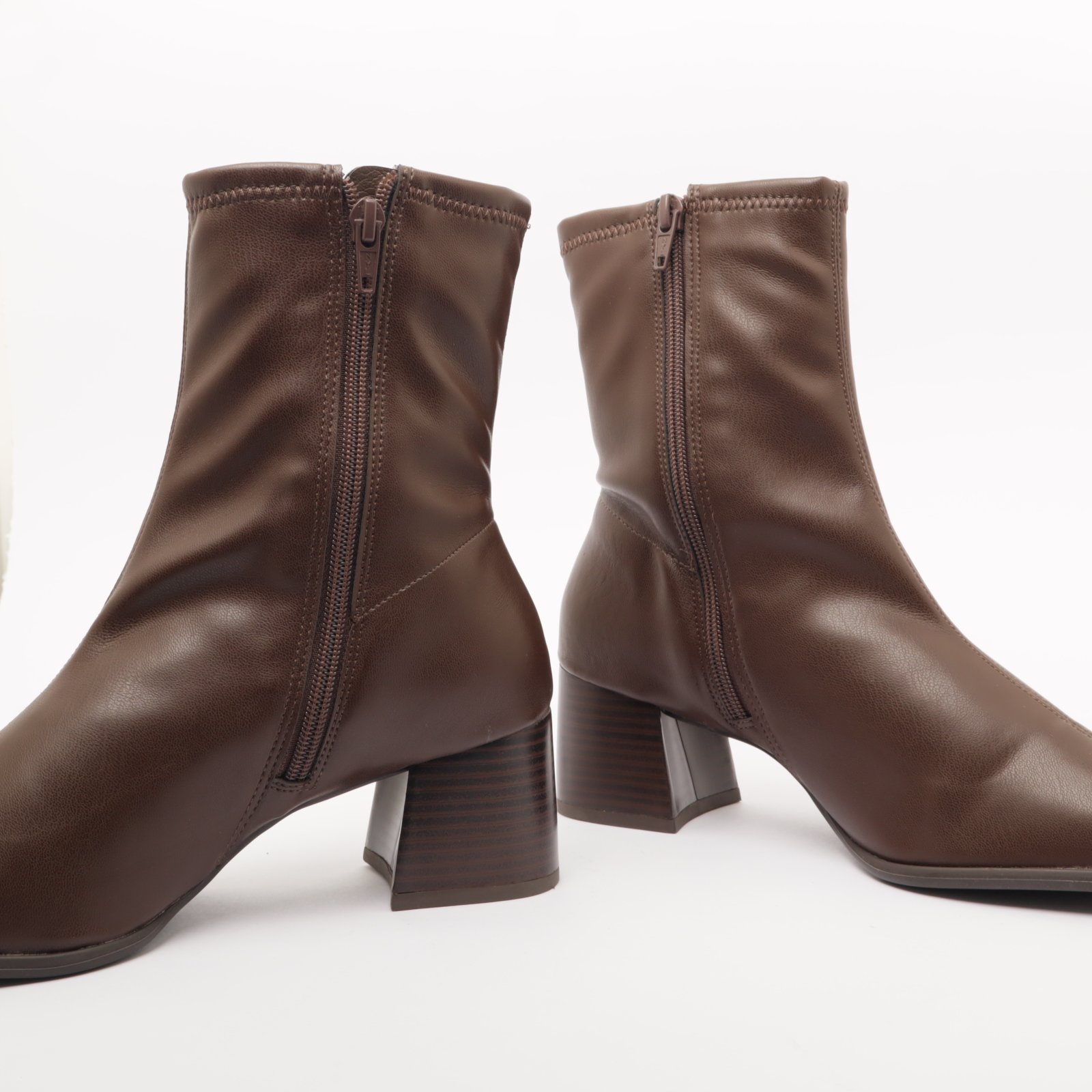 Bota Feminina Giulia Domna Salto Bloco Médio Cano Baixo Strech Marrom 6