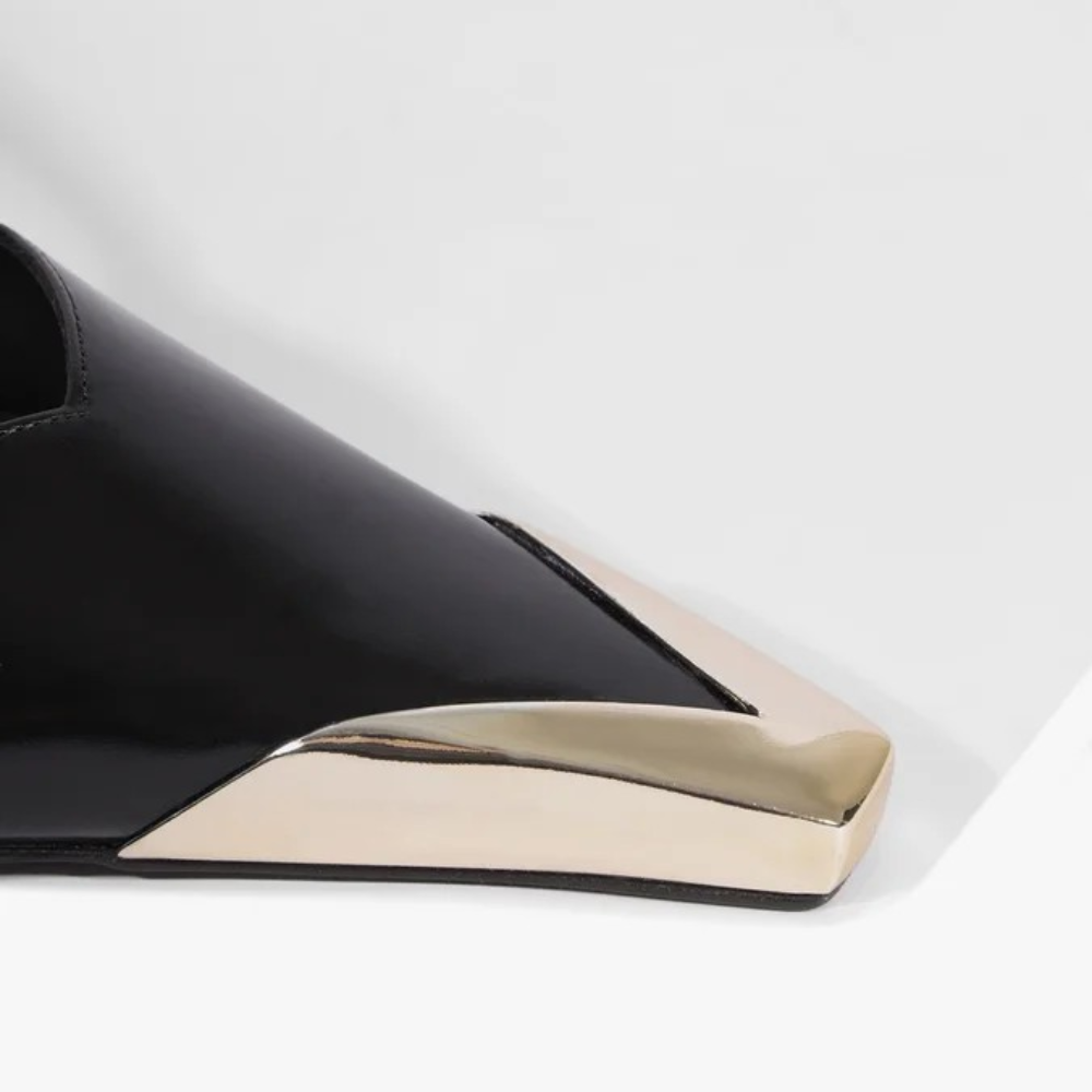 Slingback Schutz Biqueira de Metal Couro Preto 7