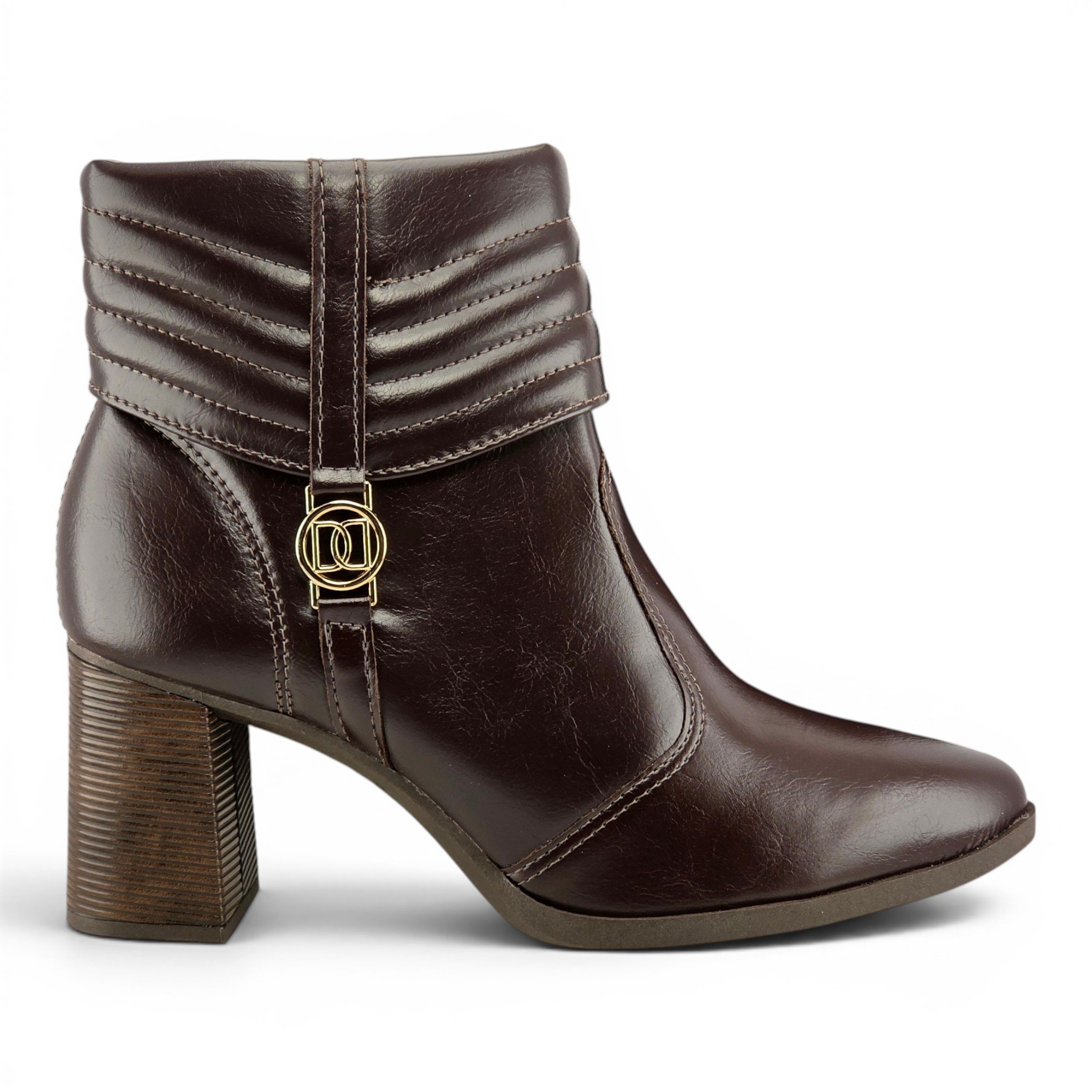 Bota Feminina Dakota Cano Curto Salto Bloco Recortes Detalhe Matelasse Pingente Logo - D2161
