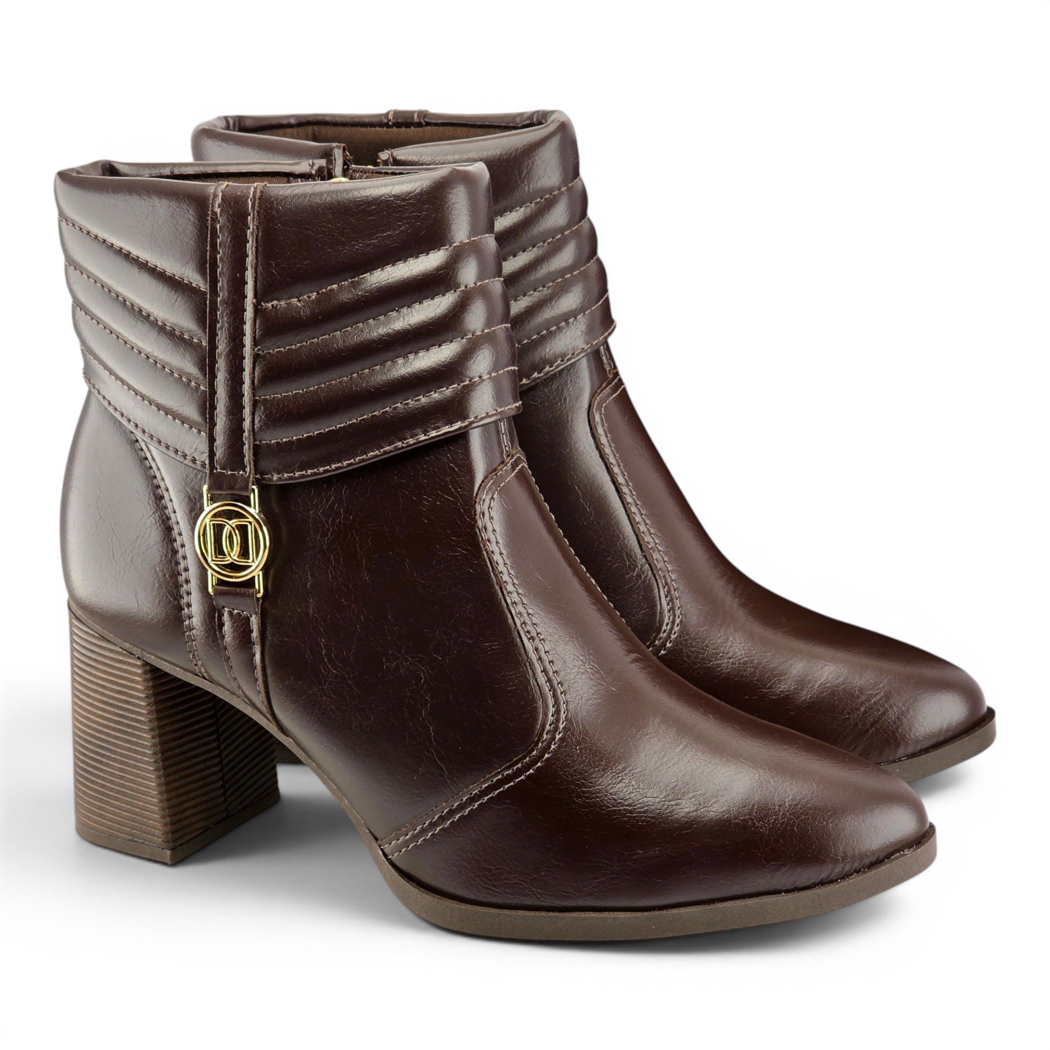 Bota Feminina Dakota Cano Curto Salto Bloco Recortes Detalhe Matelasse Pingente Logo - D2161 Chocolate 5
