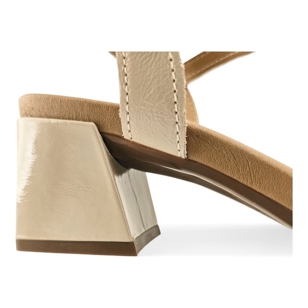 Sandália Feminina Pegada Salto Bloco Aberta Detalhe Pingente Metal Logo - 234302 Bege 6
