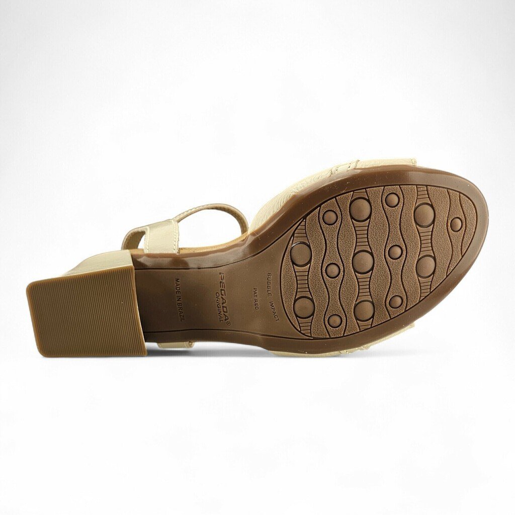 Sandália Feminina Pegada Salto Bloco Aberta Detalhe Pingente Metal Logo - 234302 Bege 7