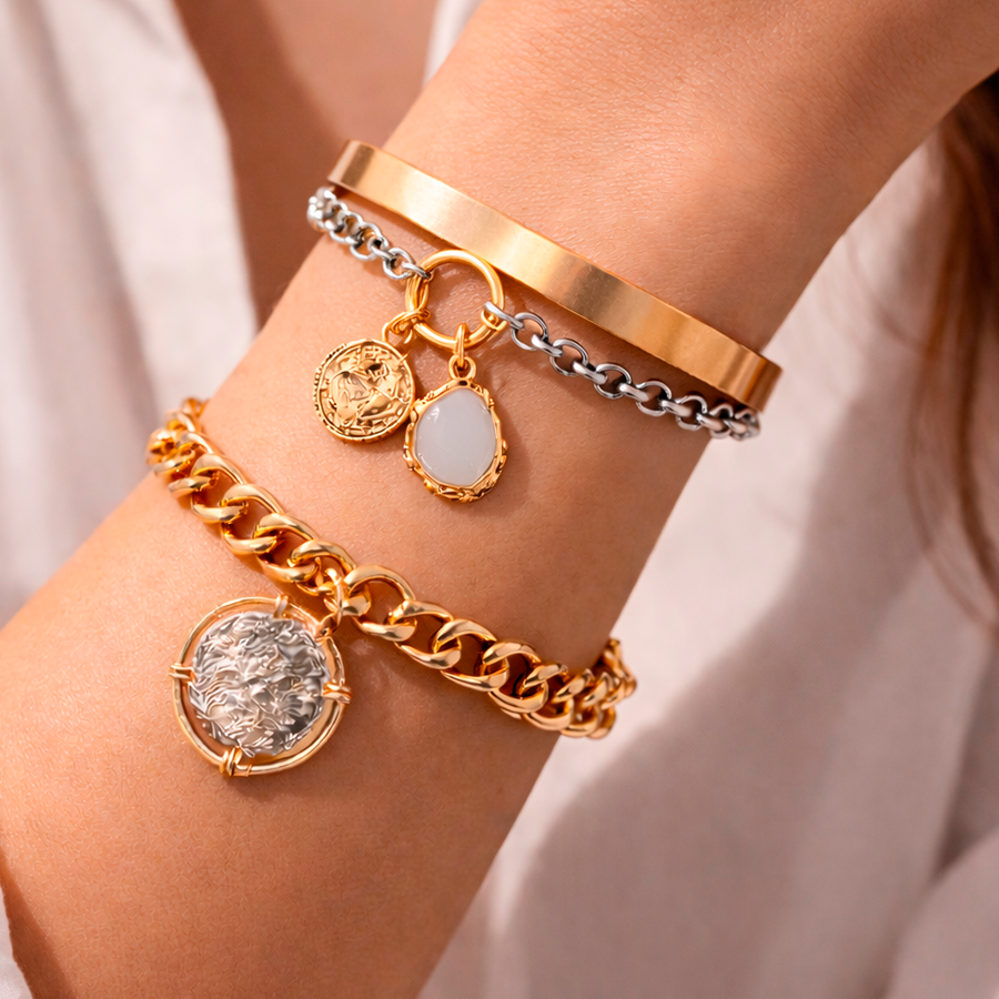 CONJUNTO DE 2 BRACELETES COM PINGENTES COMBINADOS Dourado 2