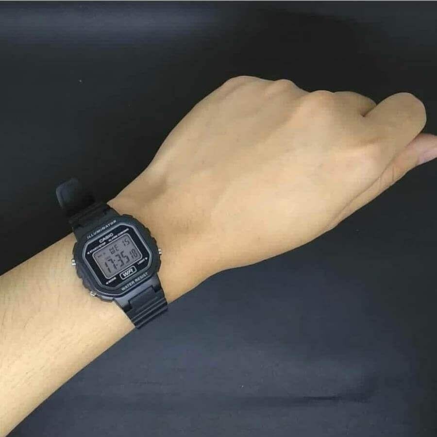 Relógio Casio Feminino Standard LA-20WH-1CDF Preto 2