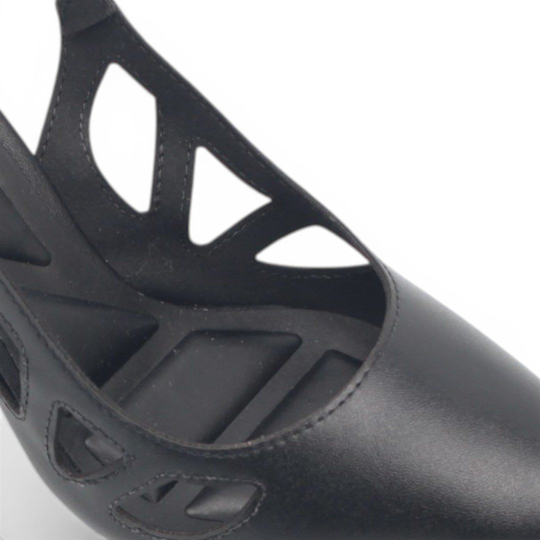 Scarpin Slingback Salto Fino Preto 4