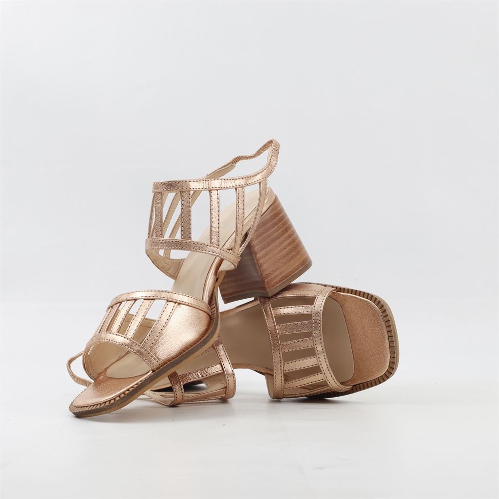 Sandália Salto Bloco Metalizada Rose Gold 4