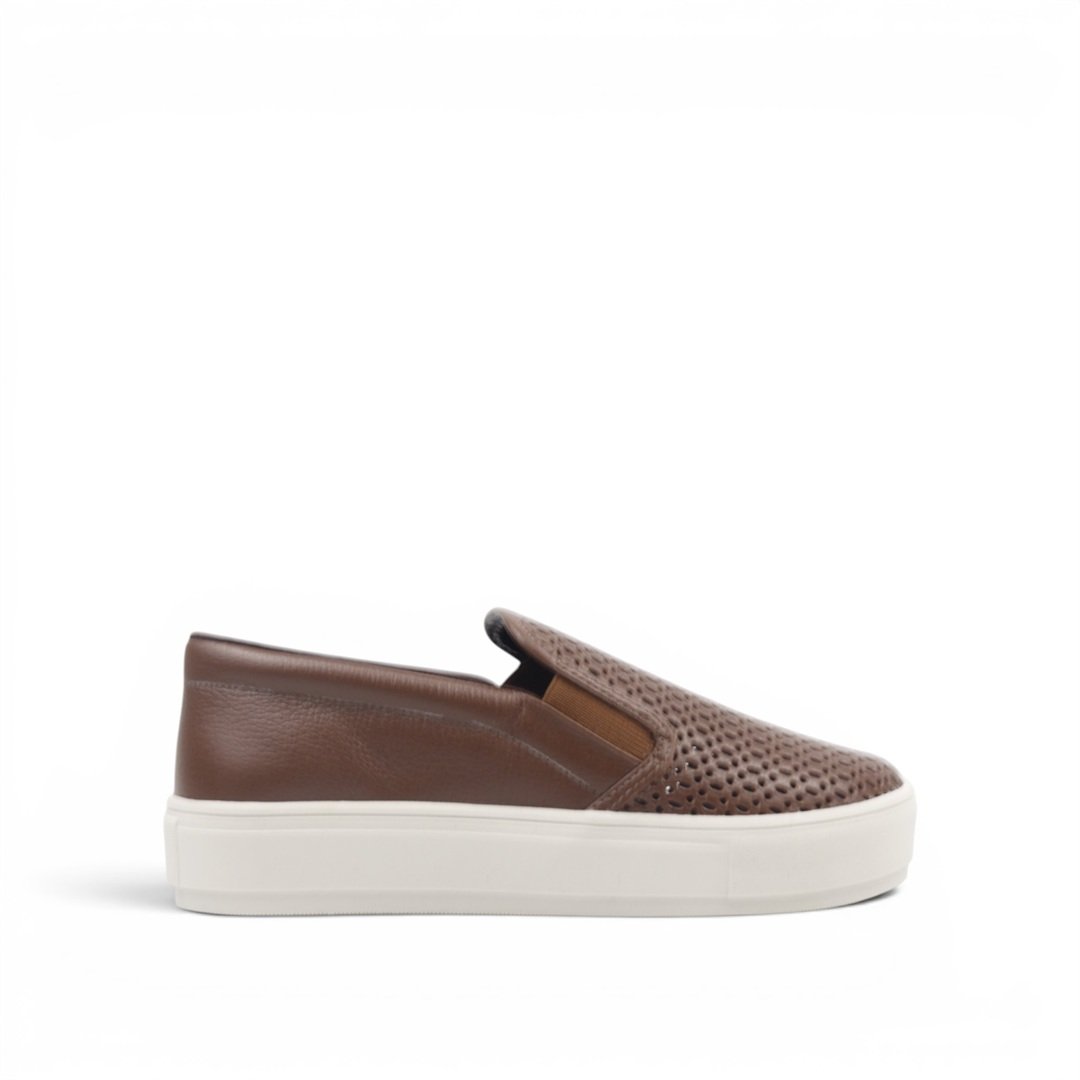 Tênis Slip On Furadinho Couro