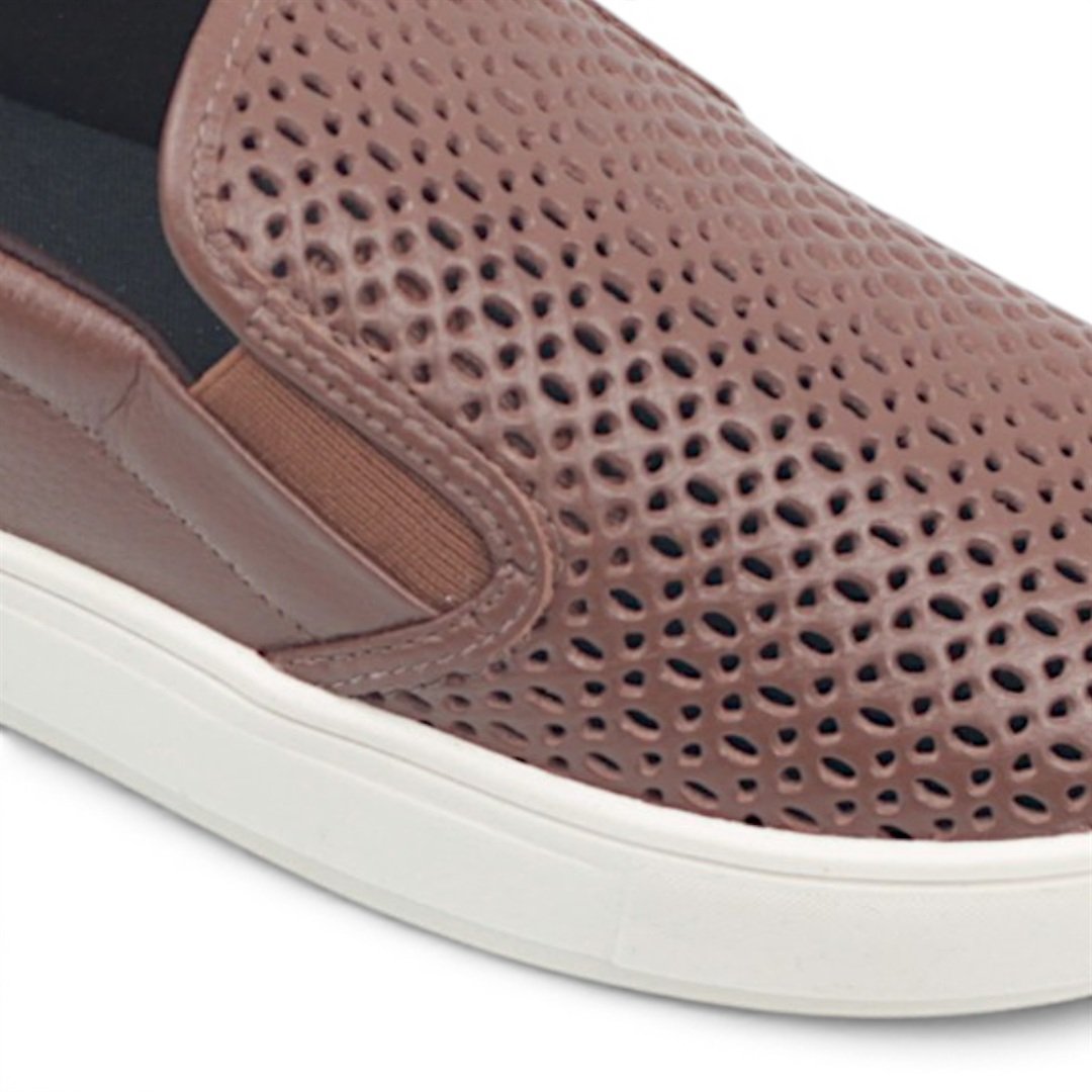 Tênis Slip On Furadinho Couro Marrom 3