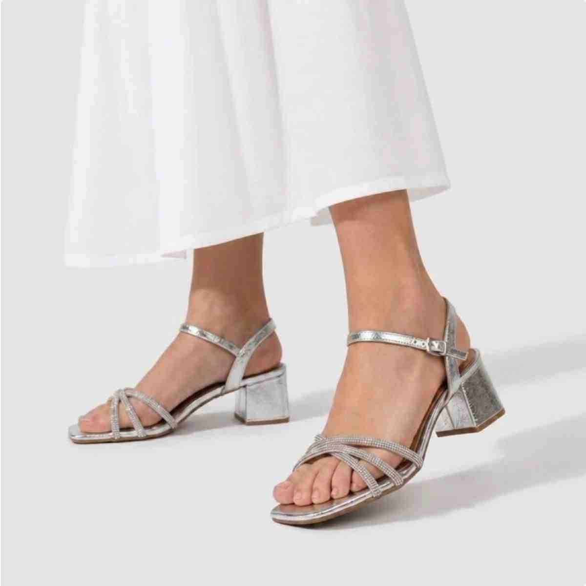 SANDALIA SALTO MEDIO GROSSO FEMININO VIZZANO PRATA Prata 7