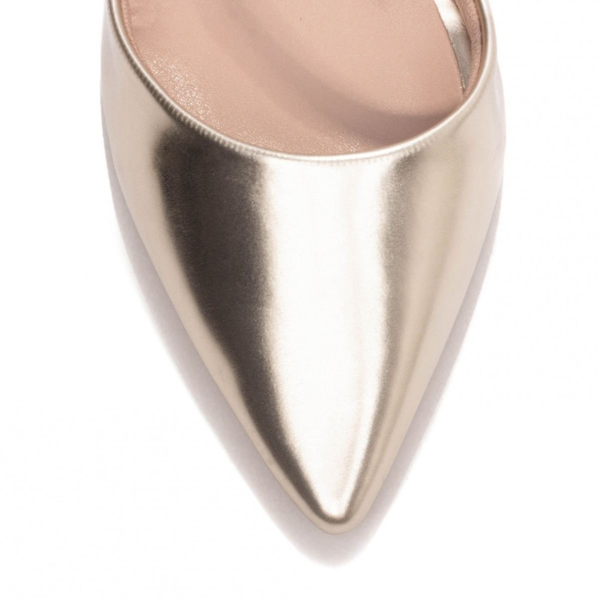 Scarpin Feminino Dourado Napa com Salto Grosso e Tira no Tornozelo - Elegância e Conforto Torricella Dourado 5